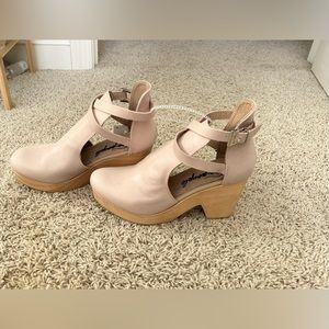 FREE PEOPLE cedar clog💕